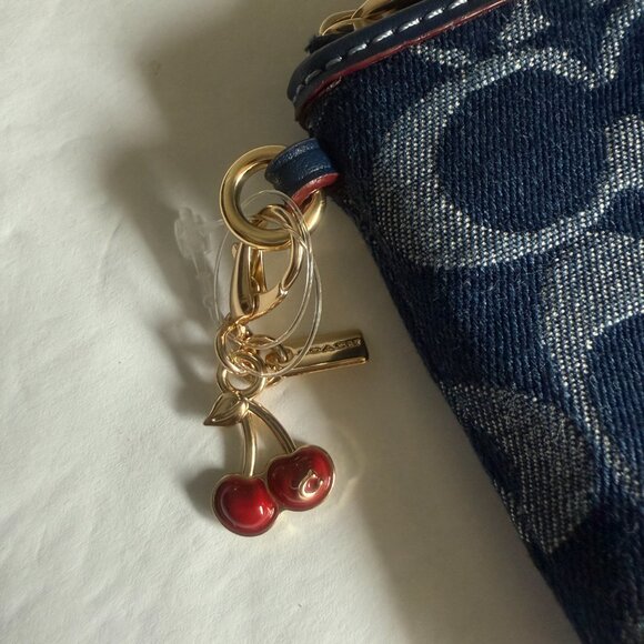 cz452 Coach Corner Zip Wristlet Cherry Charm Signature Denim & Vachetta Leather - Picture 6 of 7